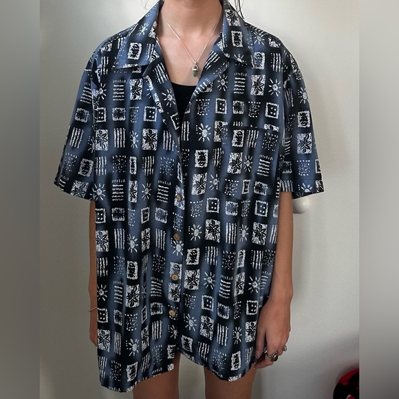 Over size patterned button down - Picture 2 of 4